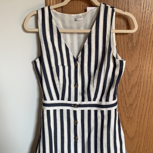 Cute never worn dress! - Picture 2 of 4